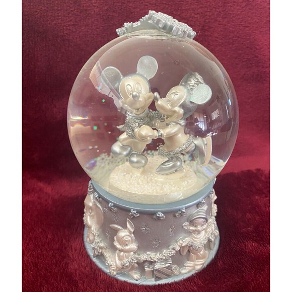 Special Edition Mickey And Minnie Skating Silver Snow Globe Disney Store 2002 - Picture 3 of 16